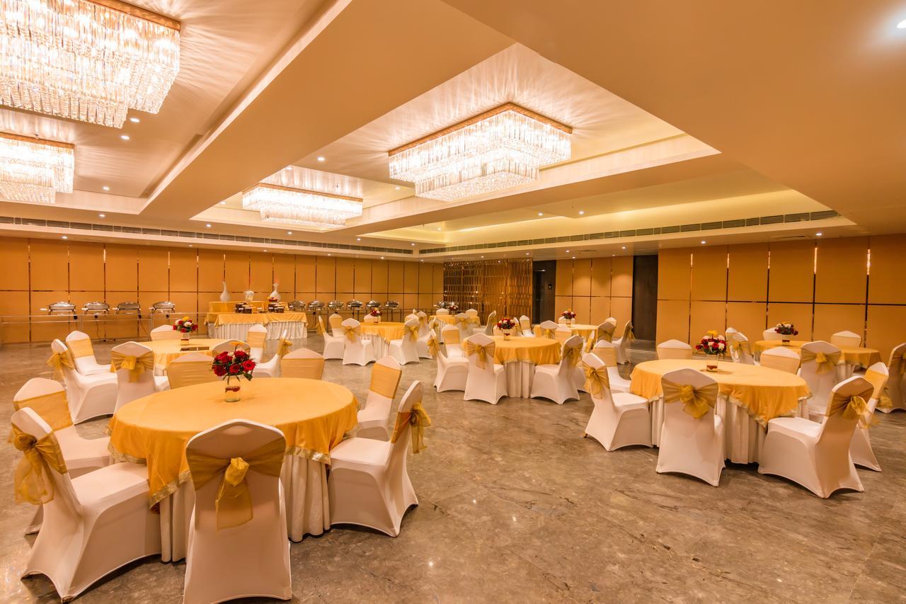 Amara Gateway Hotel Moradabad Esterno foto