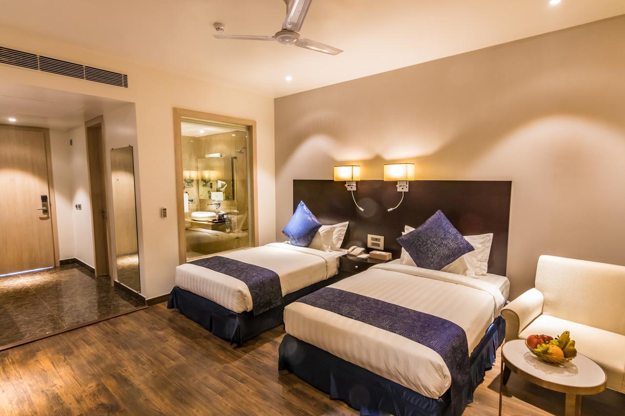 Amara Gateway Hotel Moradabad Esterno foto